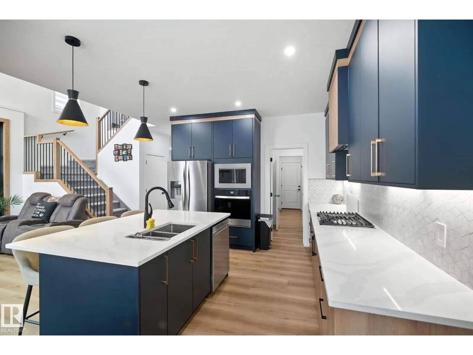 50 GRASSVIEW CR
