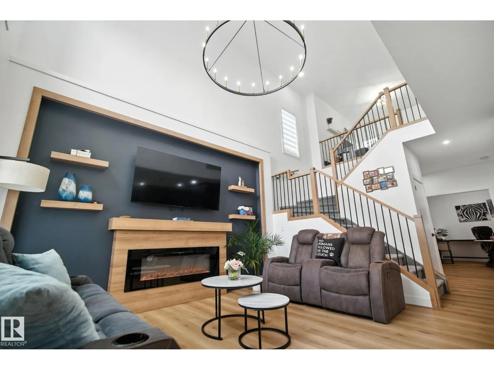 50 GRASSVIEW CR