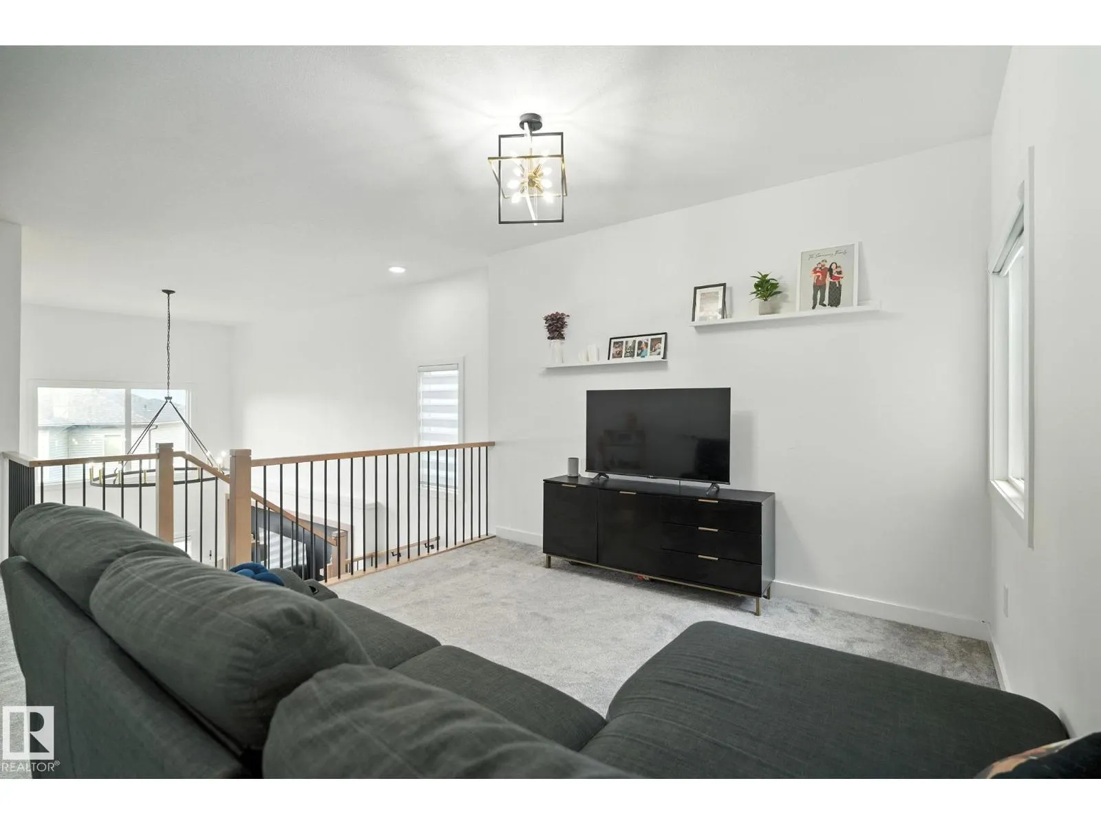50 GRASSVIEW CR