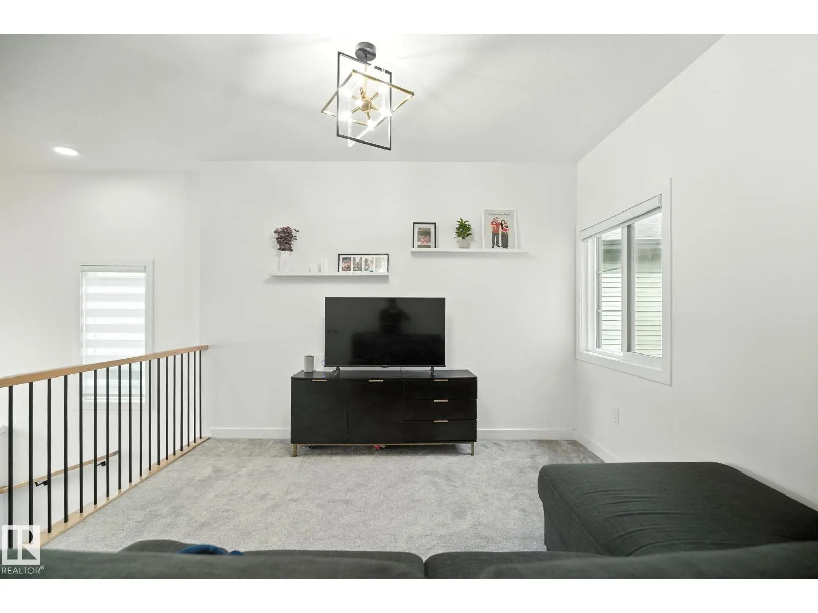 50 GRASSVIEW CR