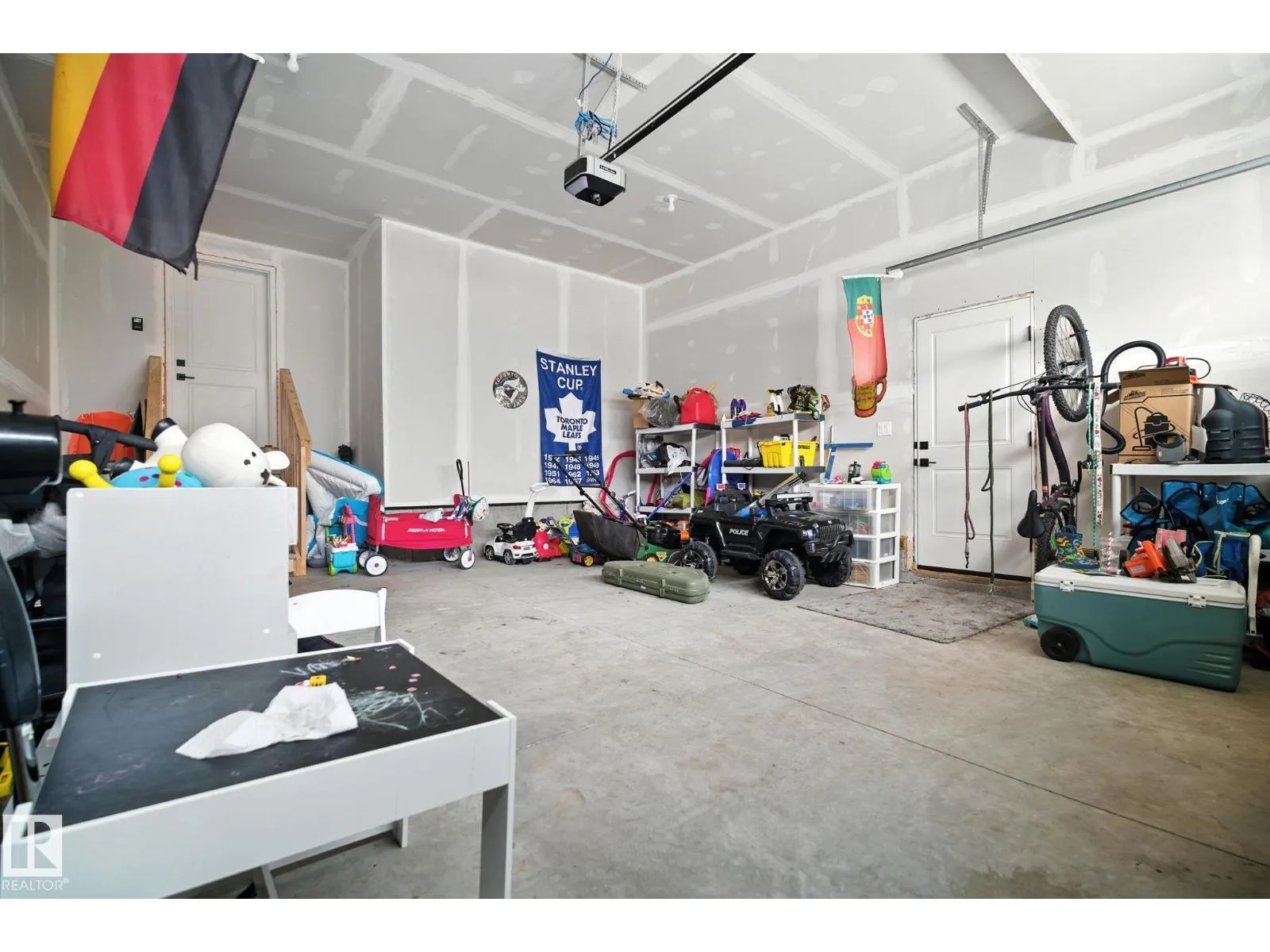 50 GRASSVIEW CR