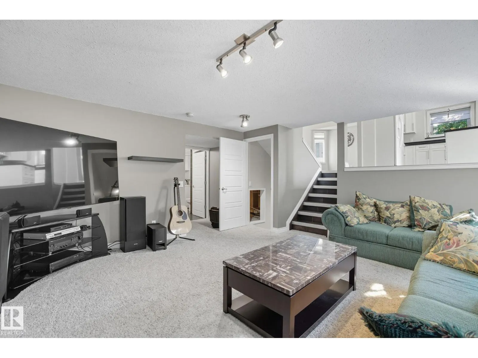4003 18 AV NW