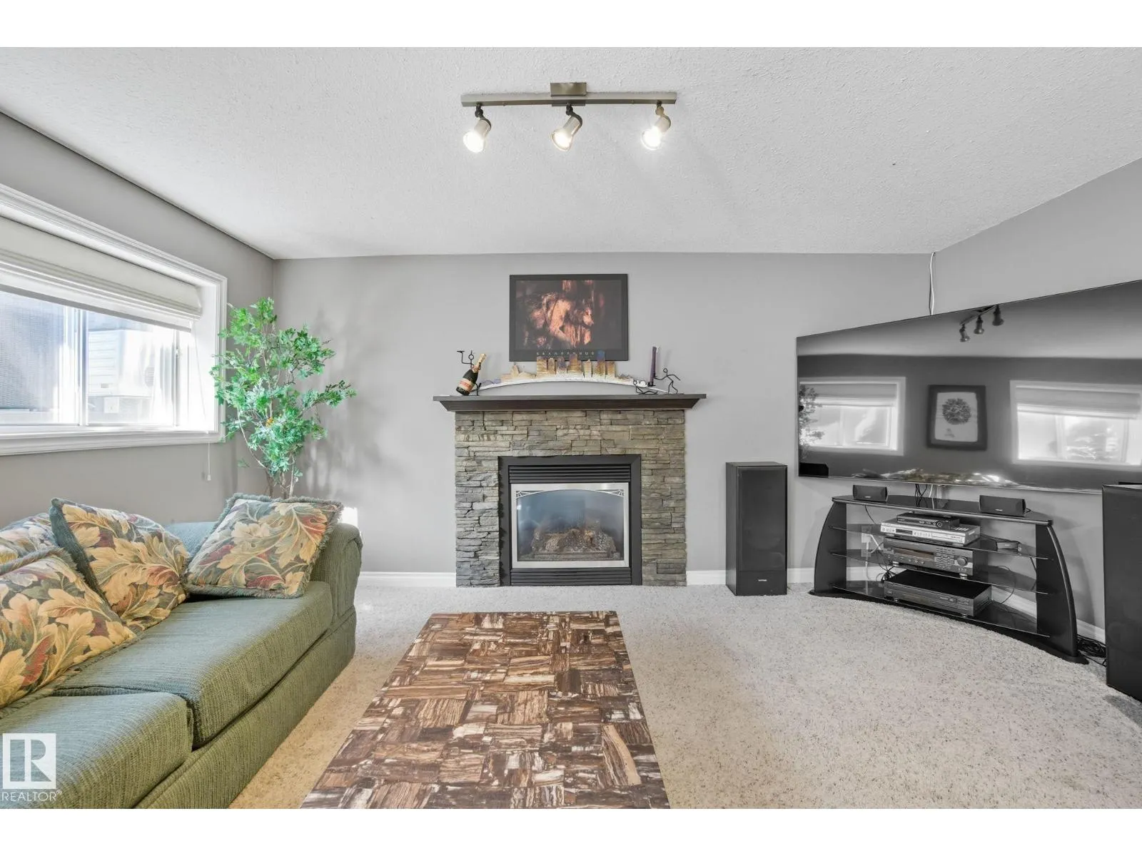 4003 18 AV NW