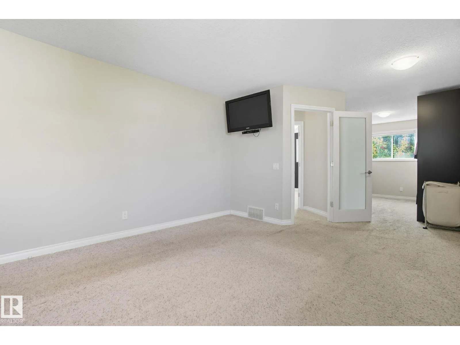 4003 18 AV NW