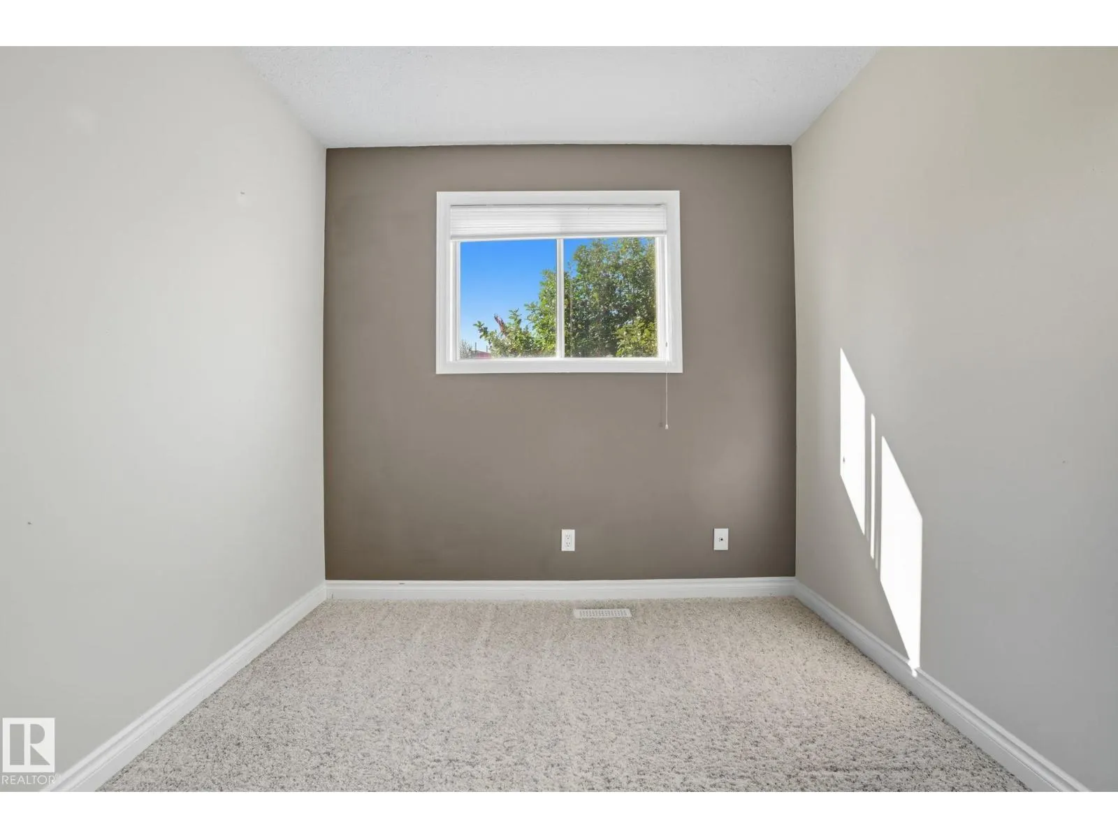 4003 18 AV NW