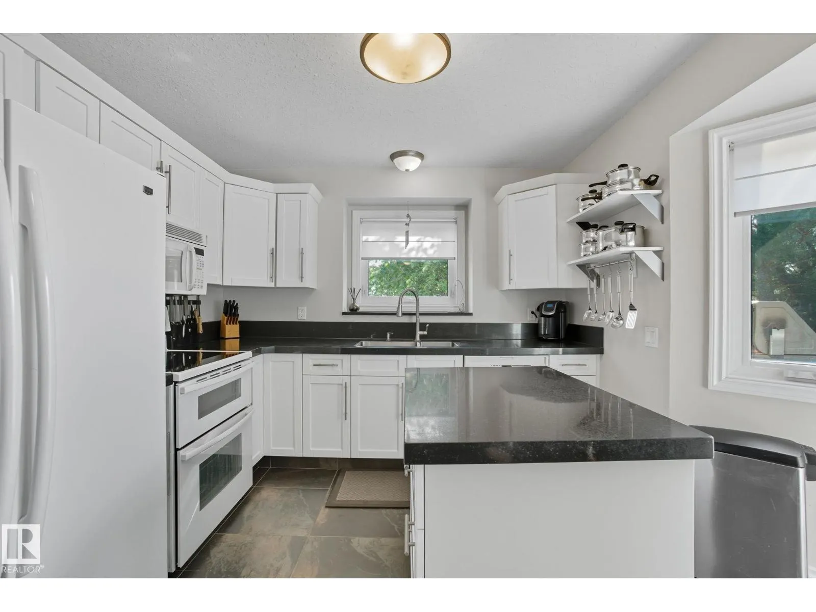 4003 18 AV NW