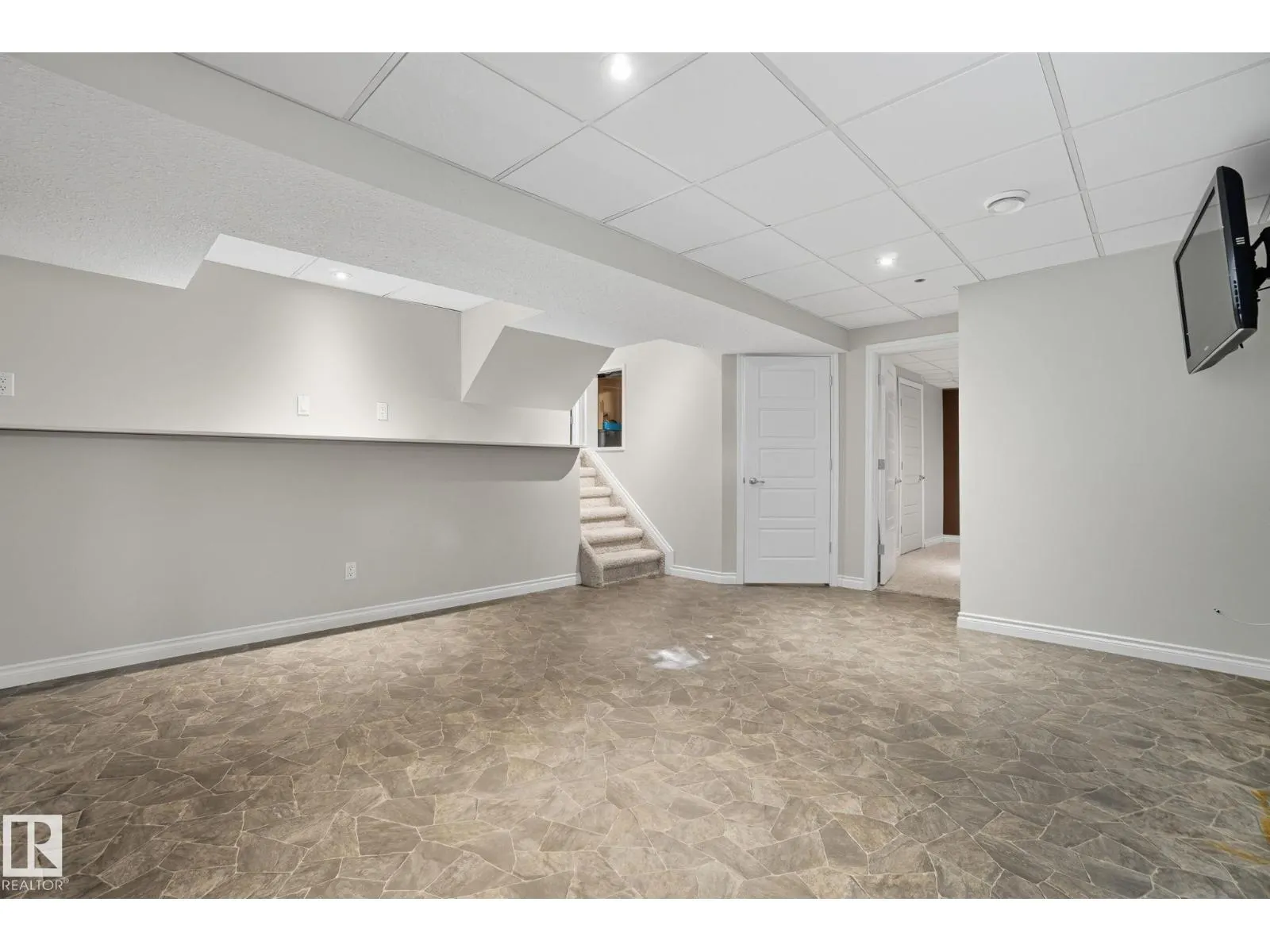4003 18 AV NW