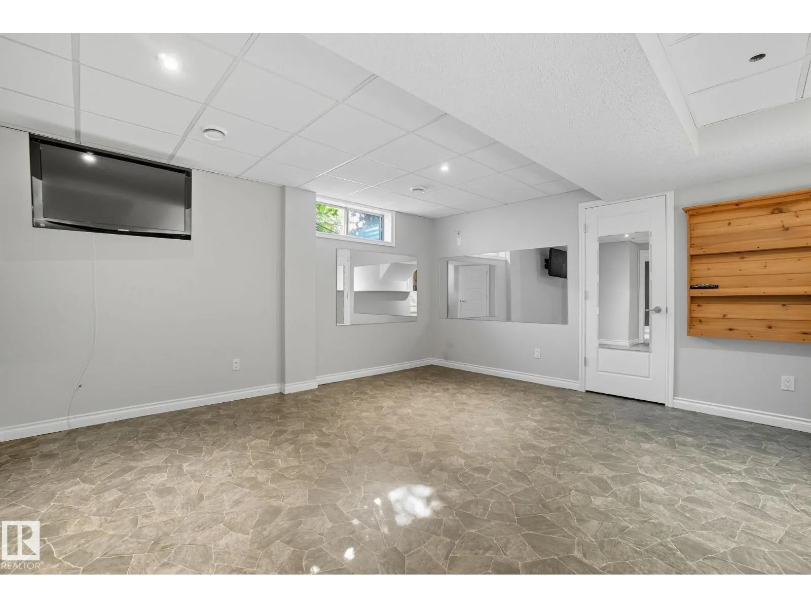 4003 18 AV NW