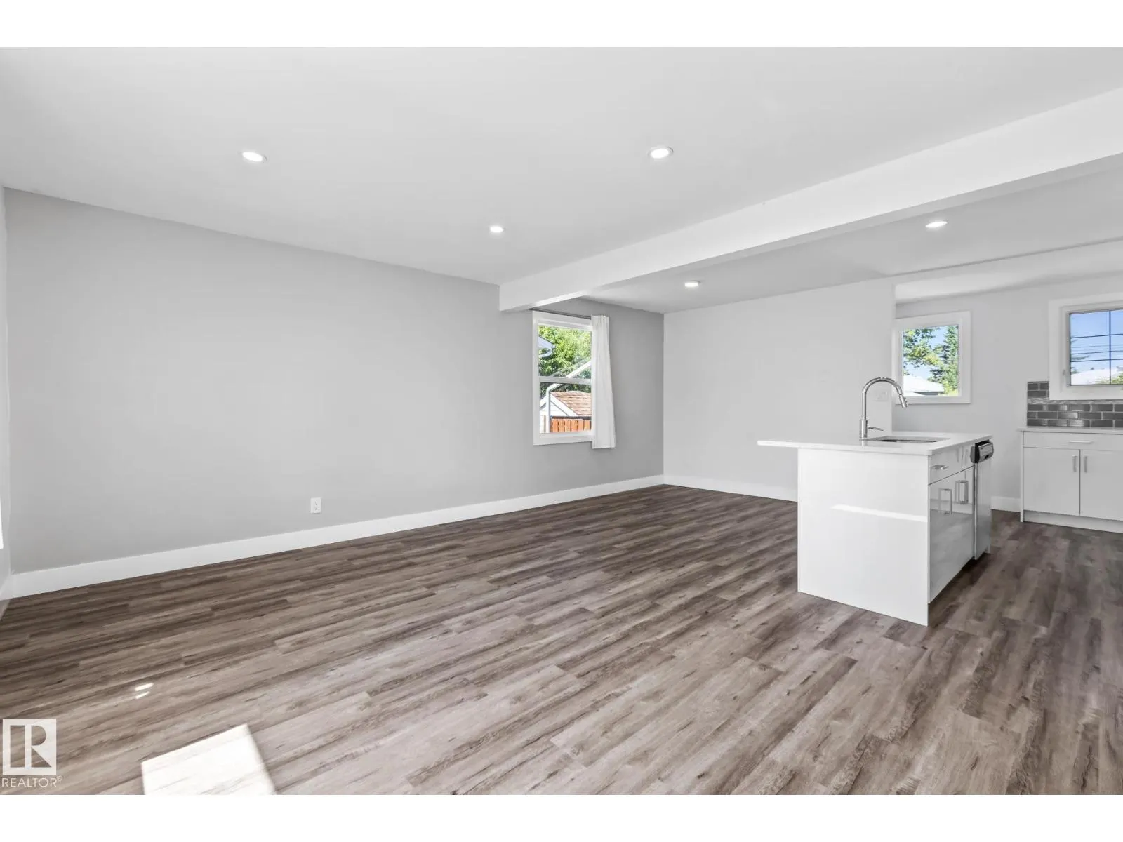 11420 112 AV NW