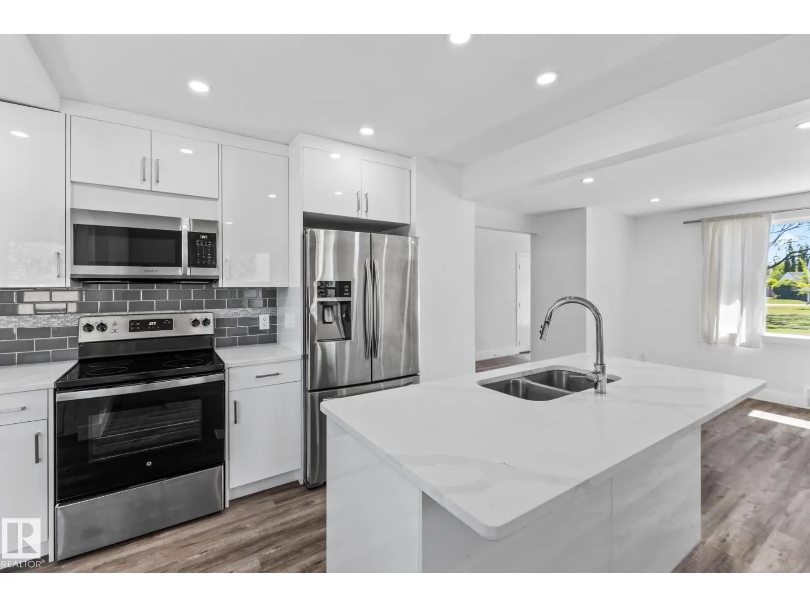 11420 112 AV NW