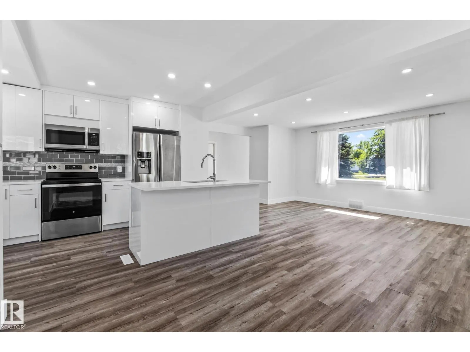 11420 112 AV NW