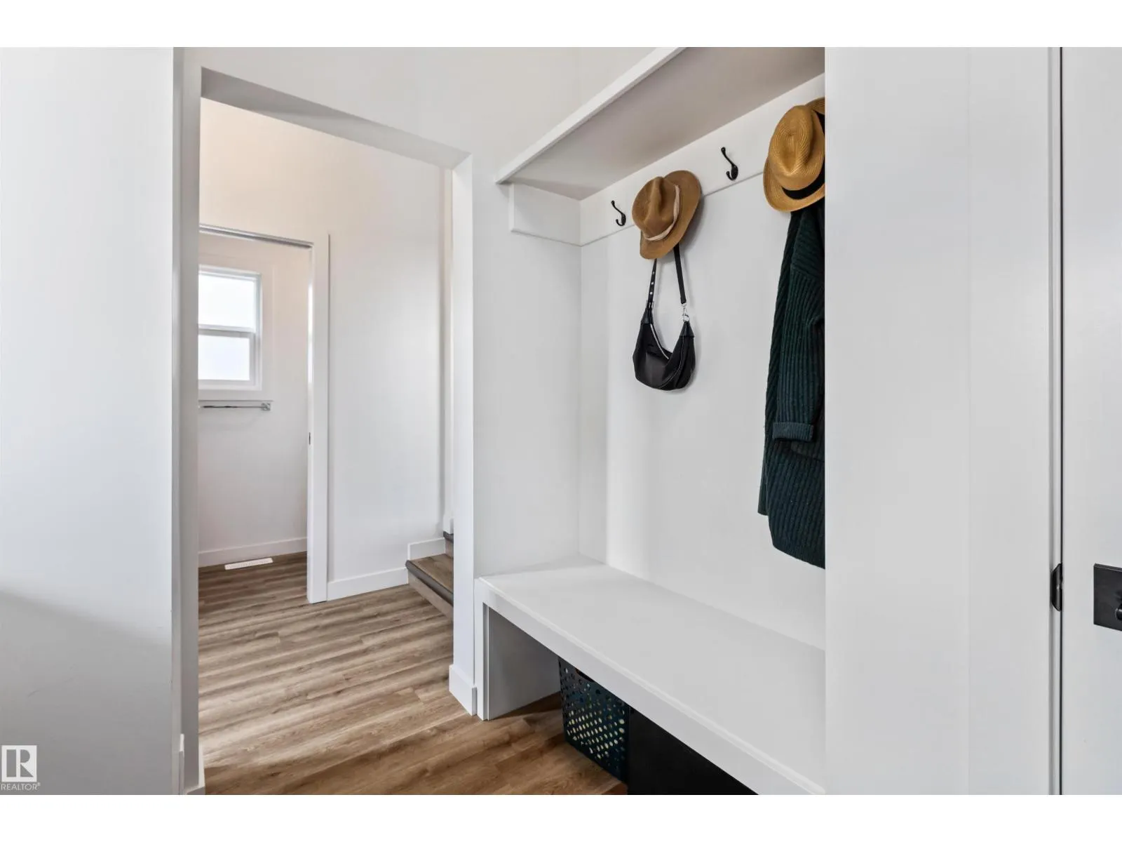12037 124 ST NW