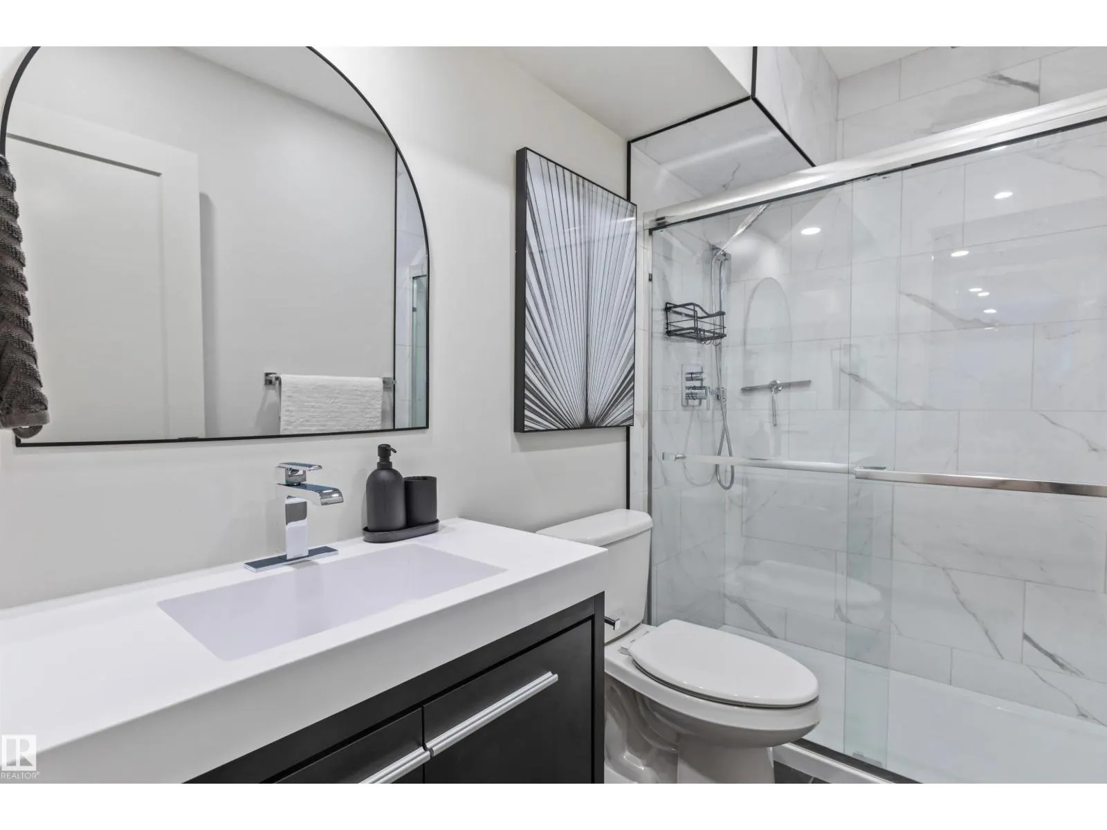 12037 124 ST NW