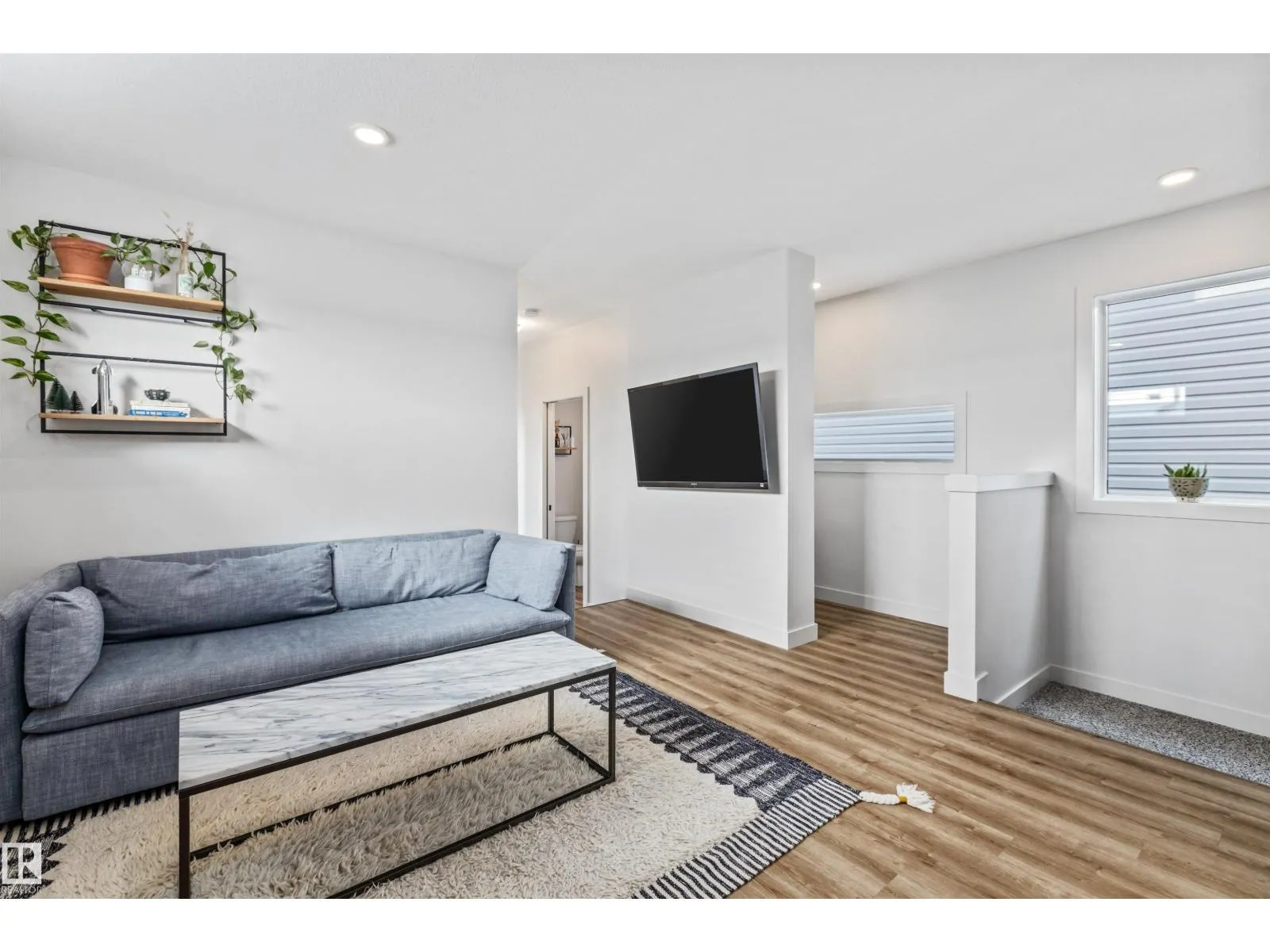 12037 124 ST NW