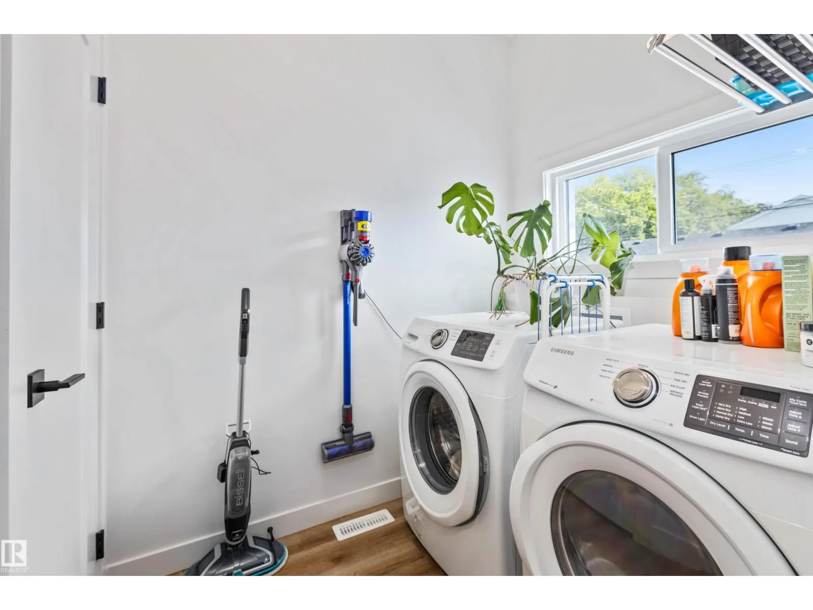 12037 124 ST NW