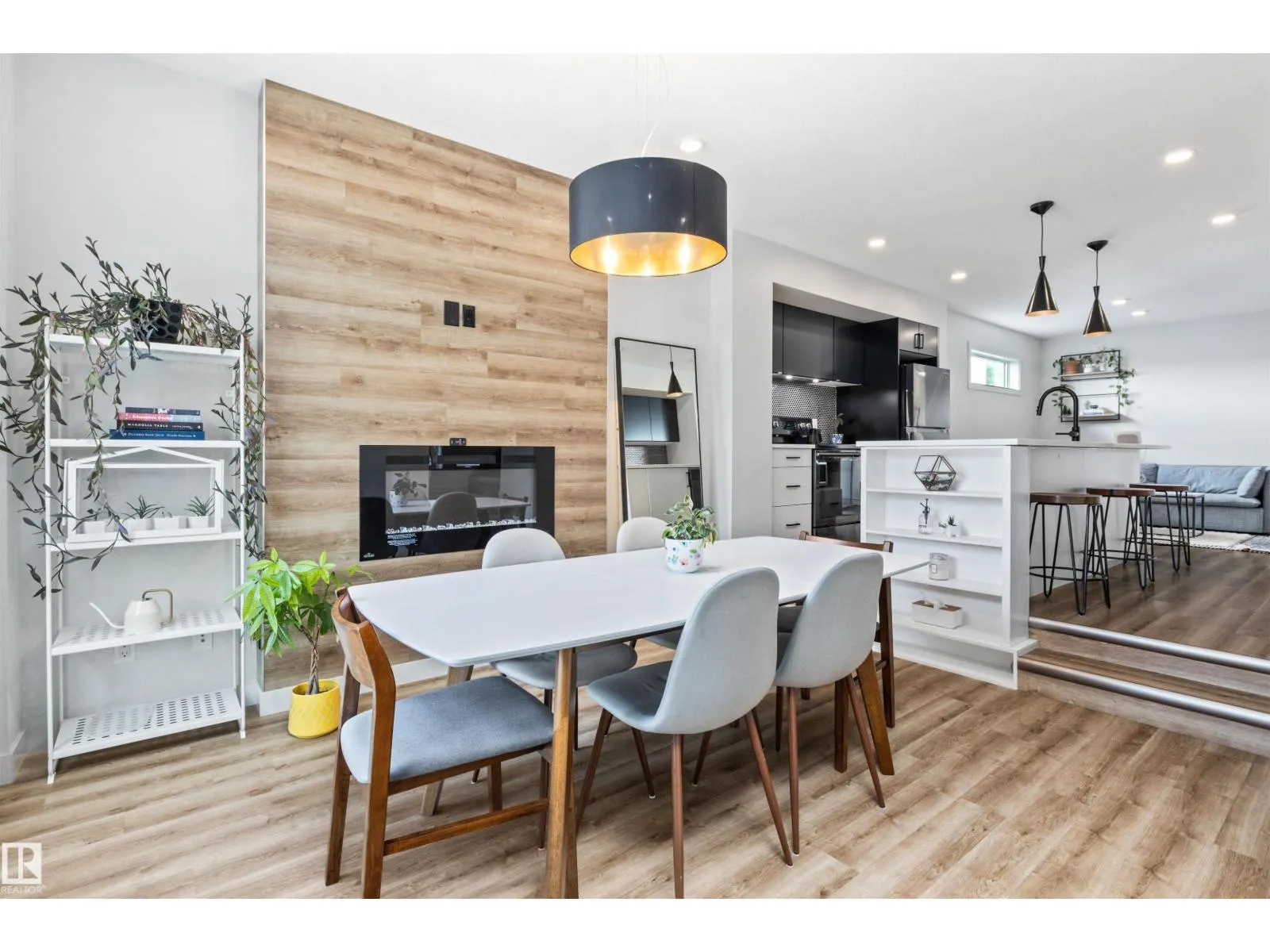 12037 124 ST NW