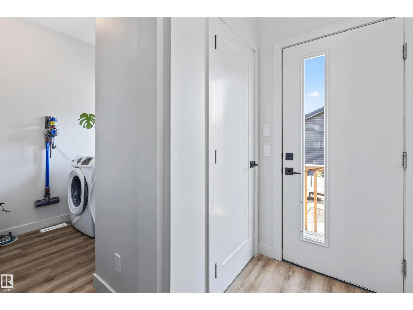 12037 124 ST NW