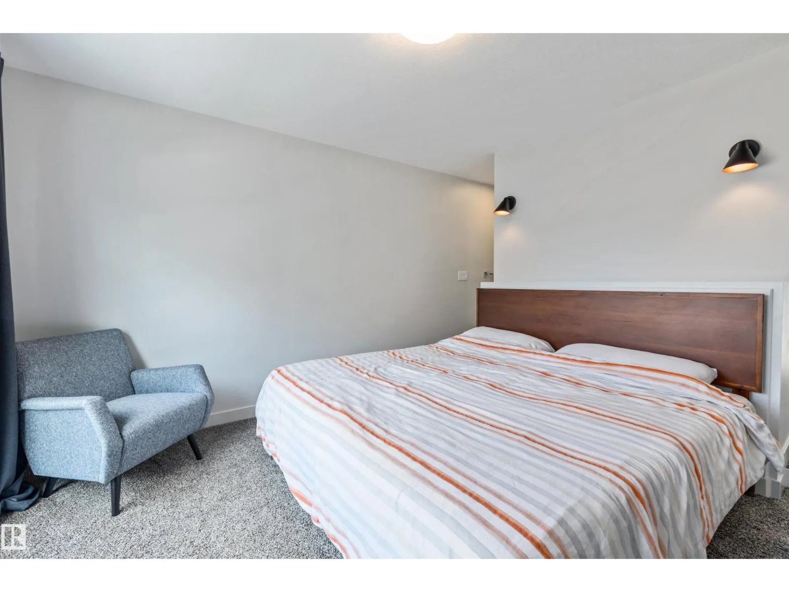12037 124 ST NW