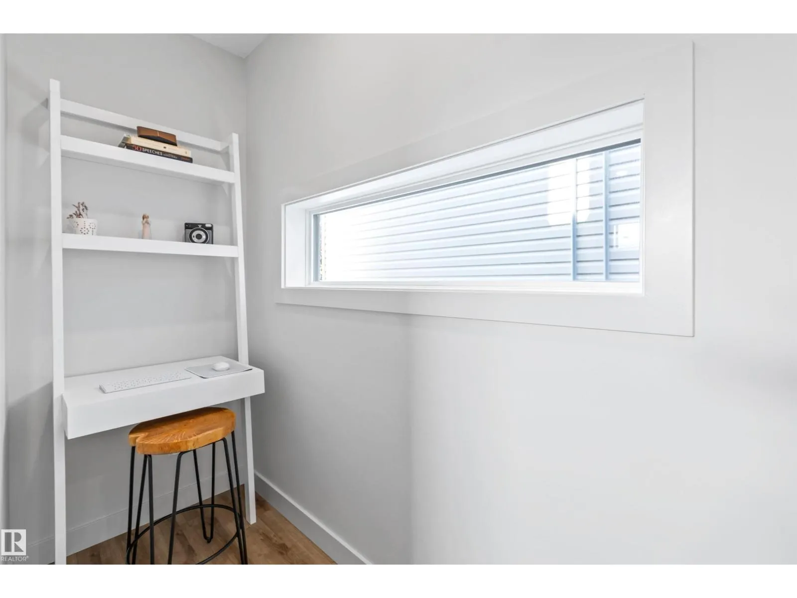 12037 124 ST NW