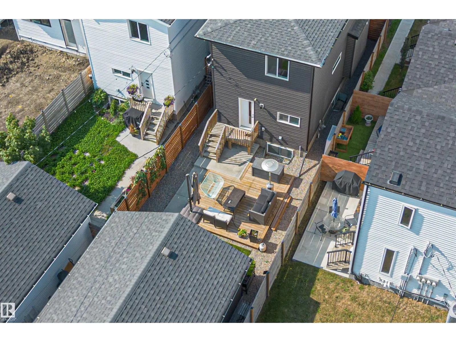 12037 124 ST NW