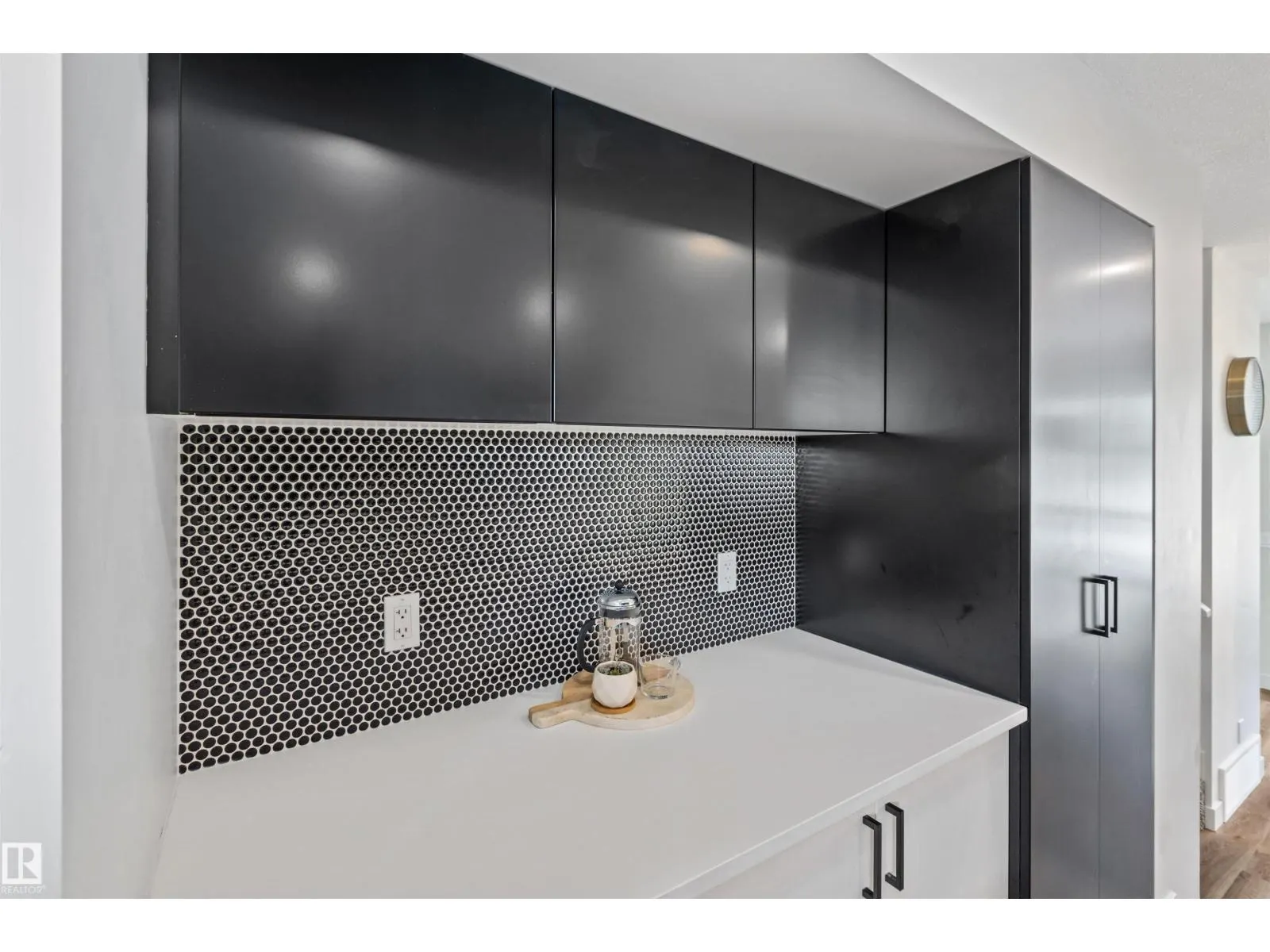 12037 124 ST NW