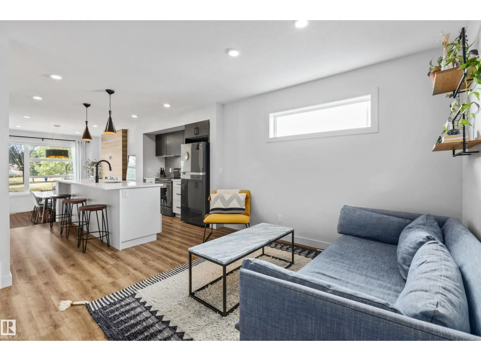 12037 124 ST NW