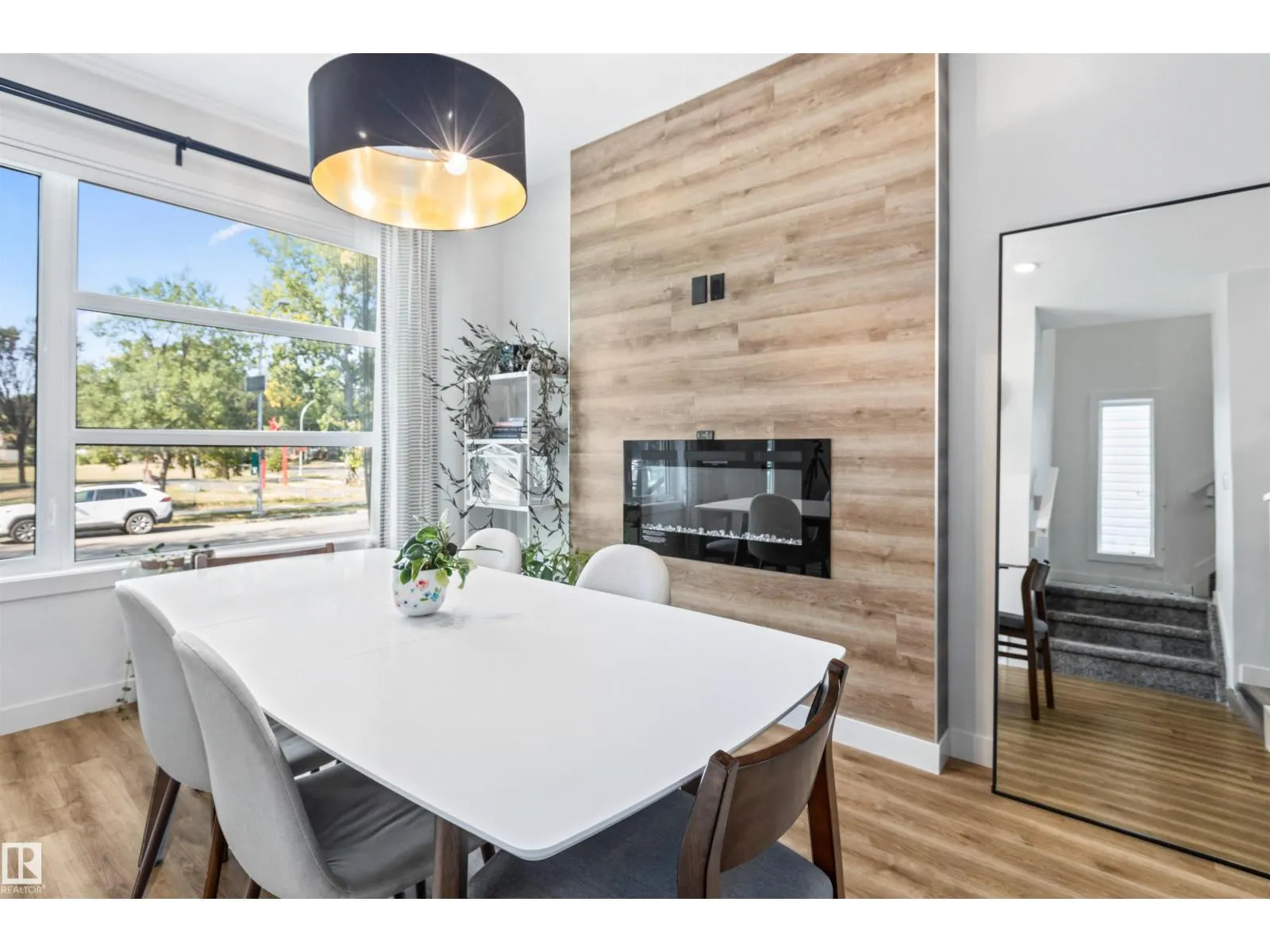 12037 124 ST NW