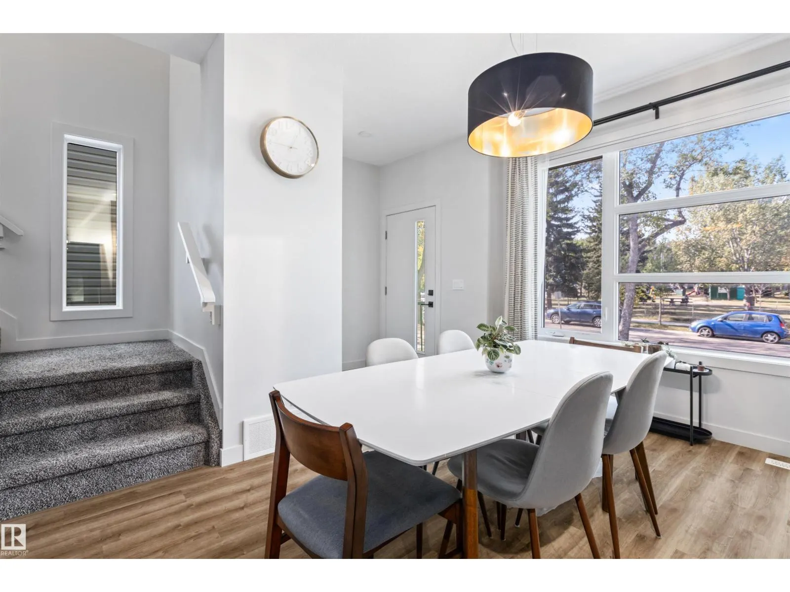 12037 124 ST NW