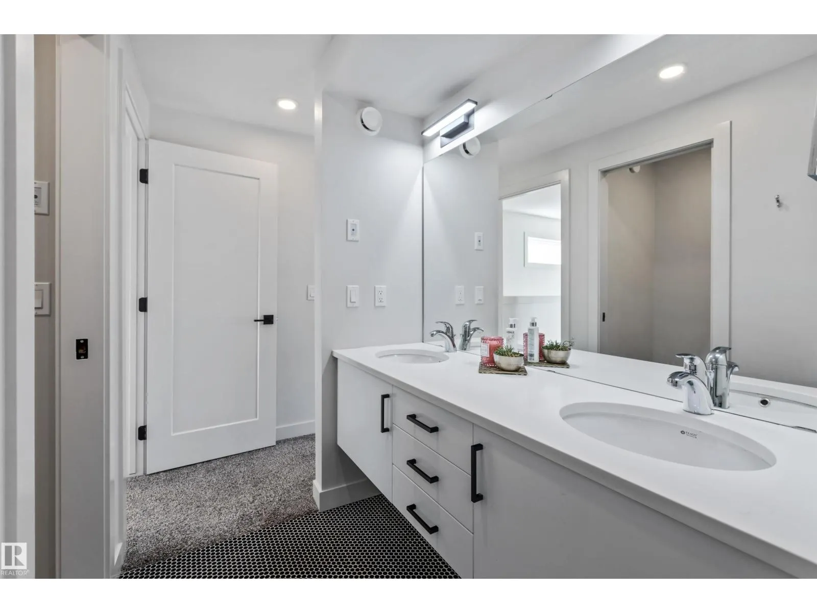 12037 124 ST NW