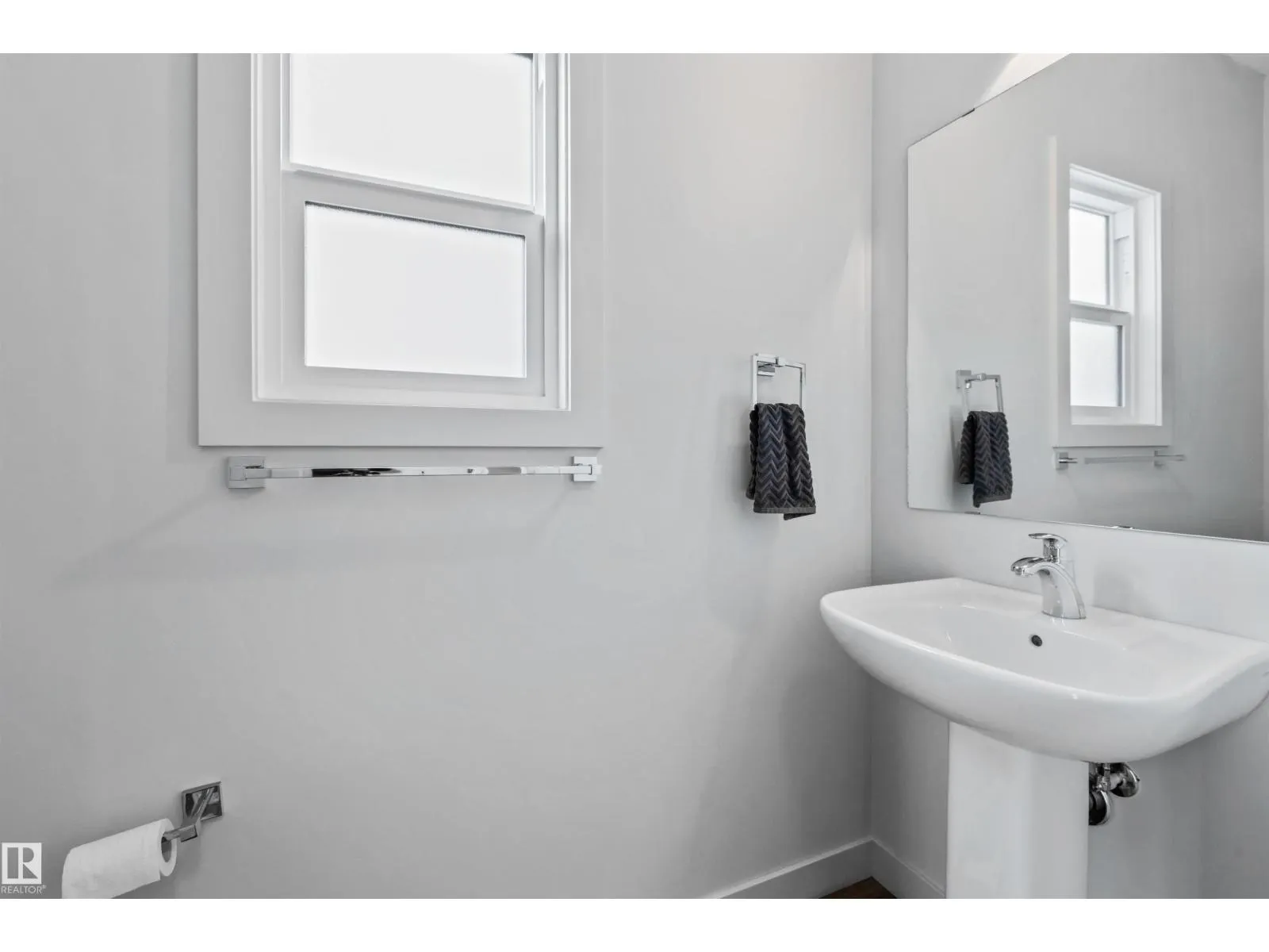 12037 124 ST NW