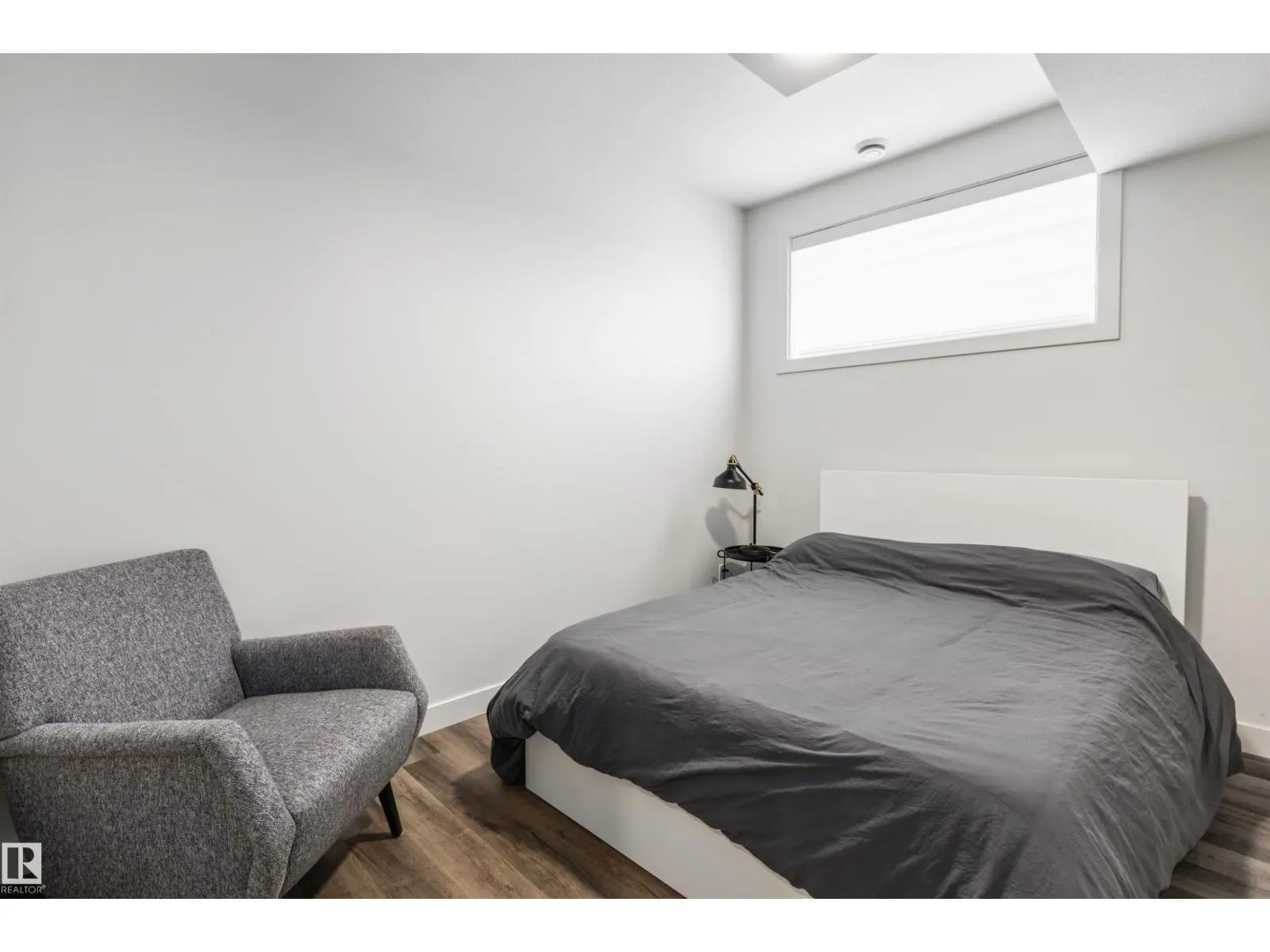 12037 124 ST NW