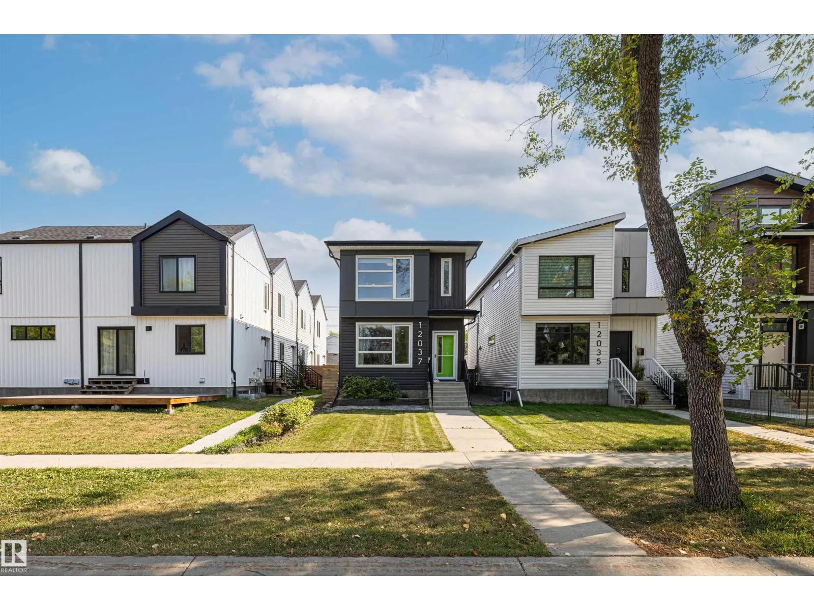 12037 124 ST NW