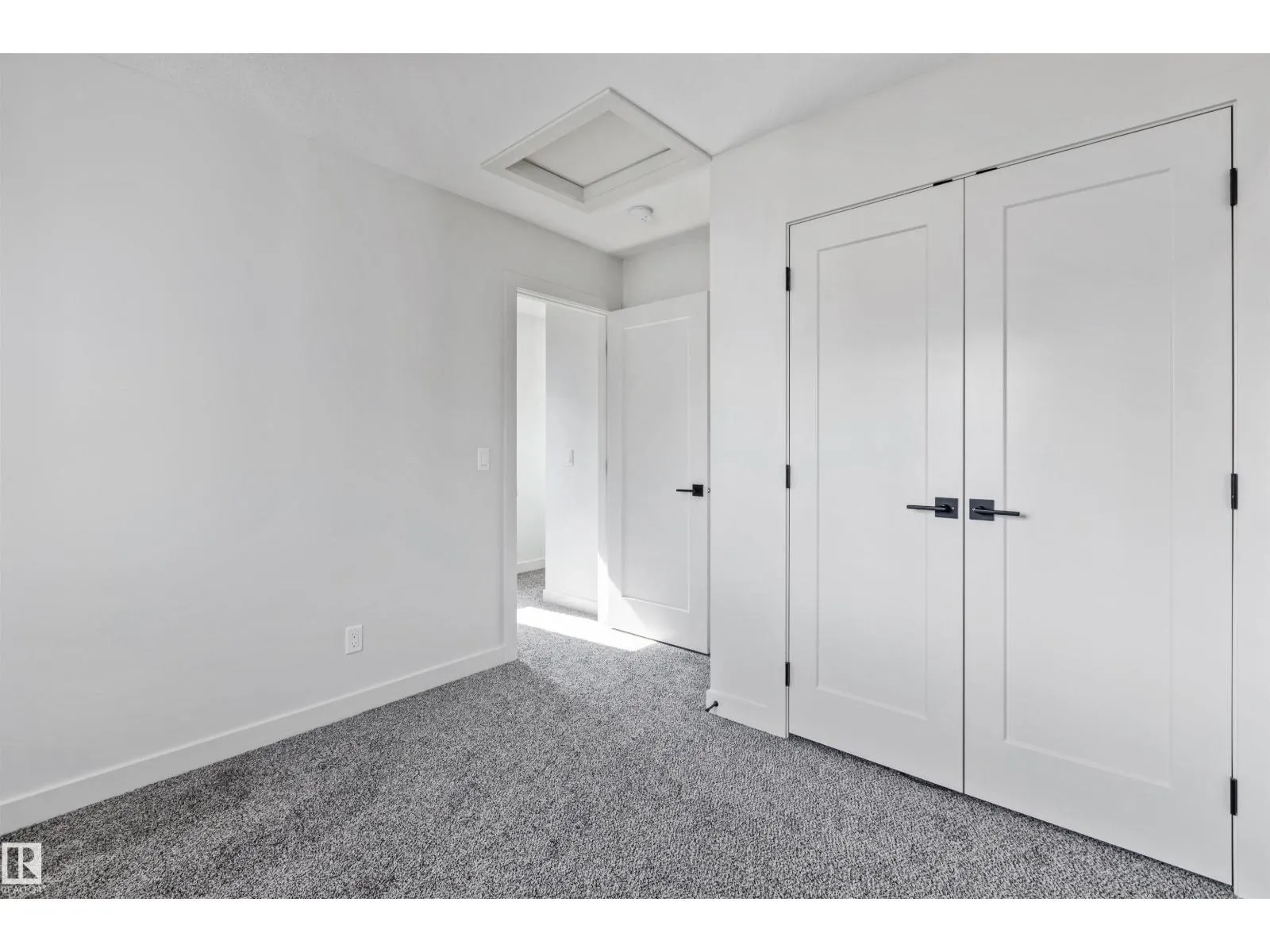 12037 124 ST NW