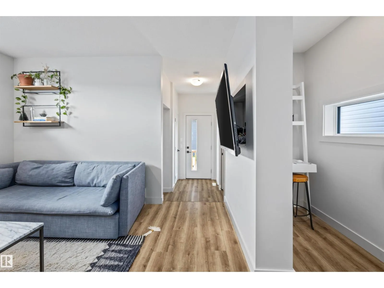 12037 124 ST NW