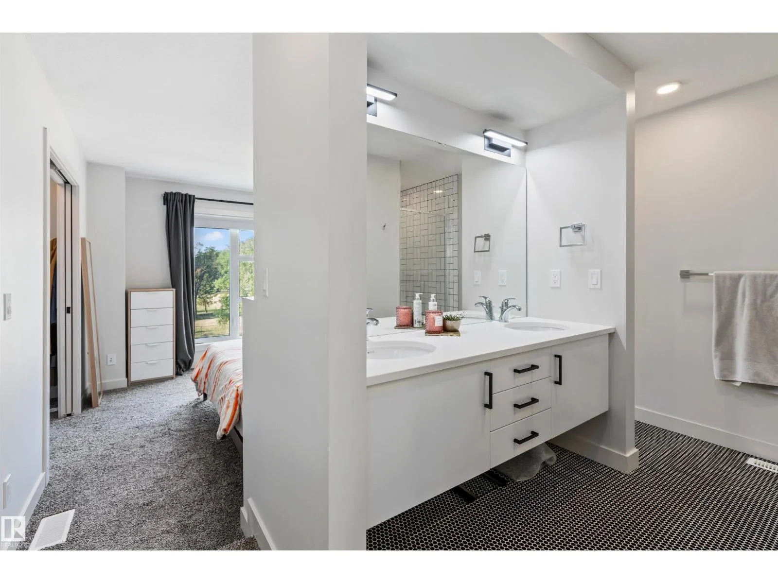12037 124 ST NW