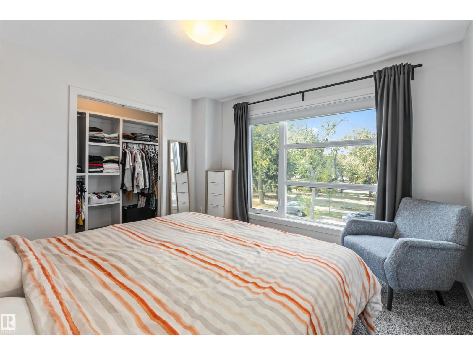 12037 124 ST NW