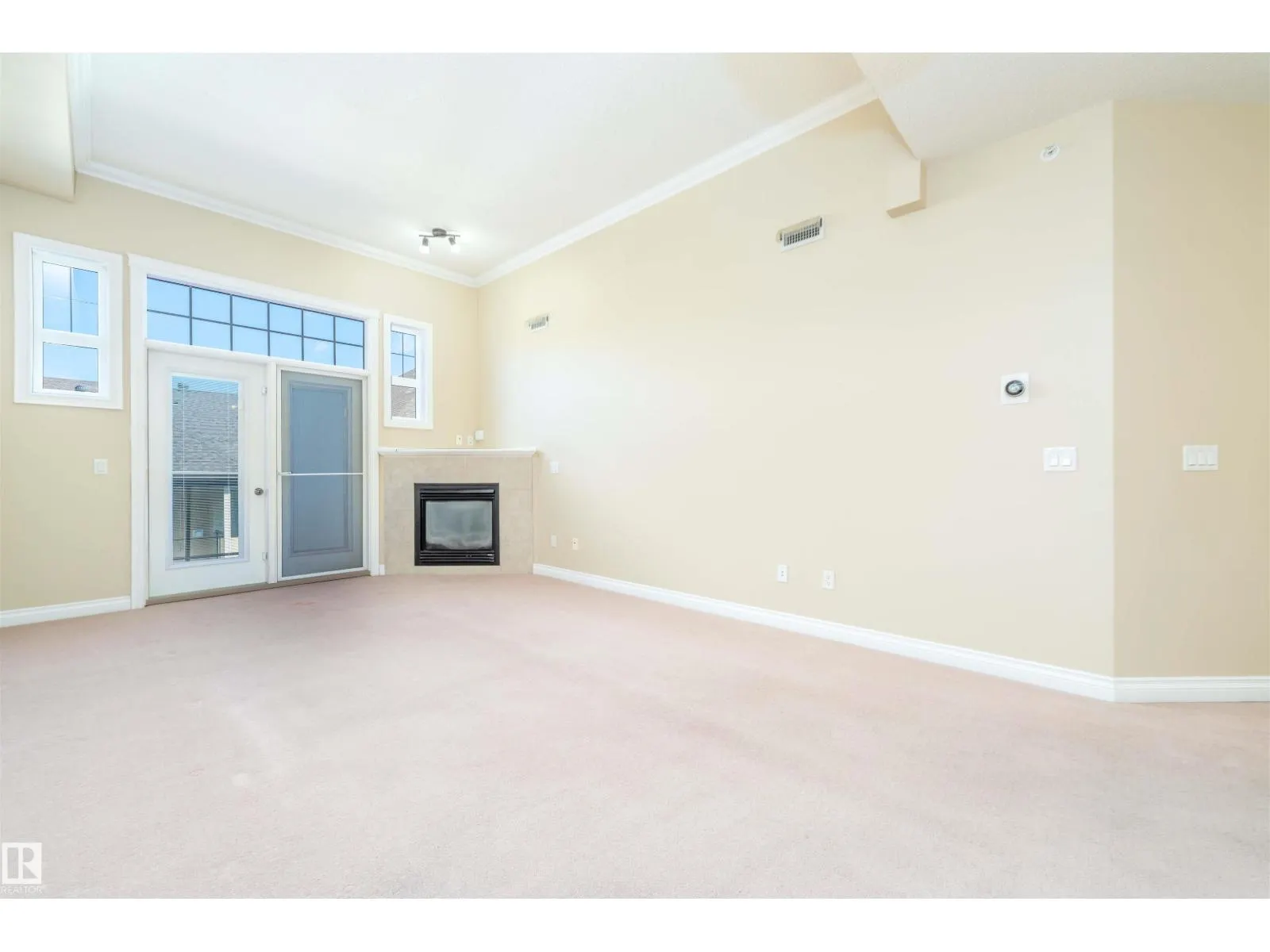#419 12408 15 AV SW