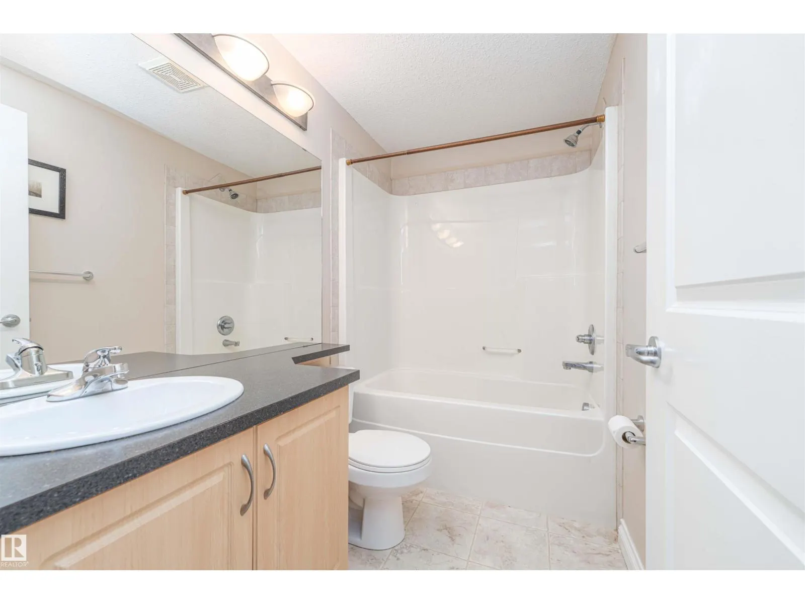 #419 12408 15 AV SW
