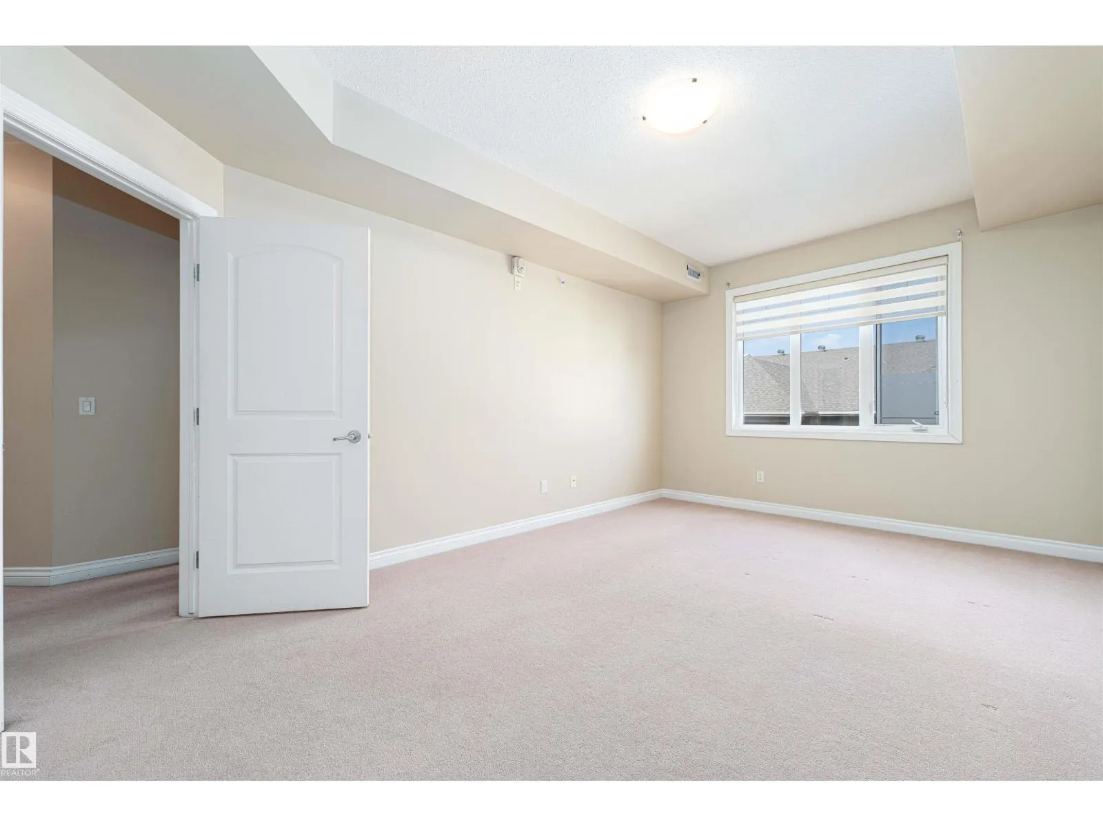 #419 12408 15 AV SW