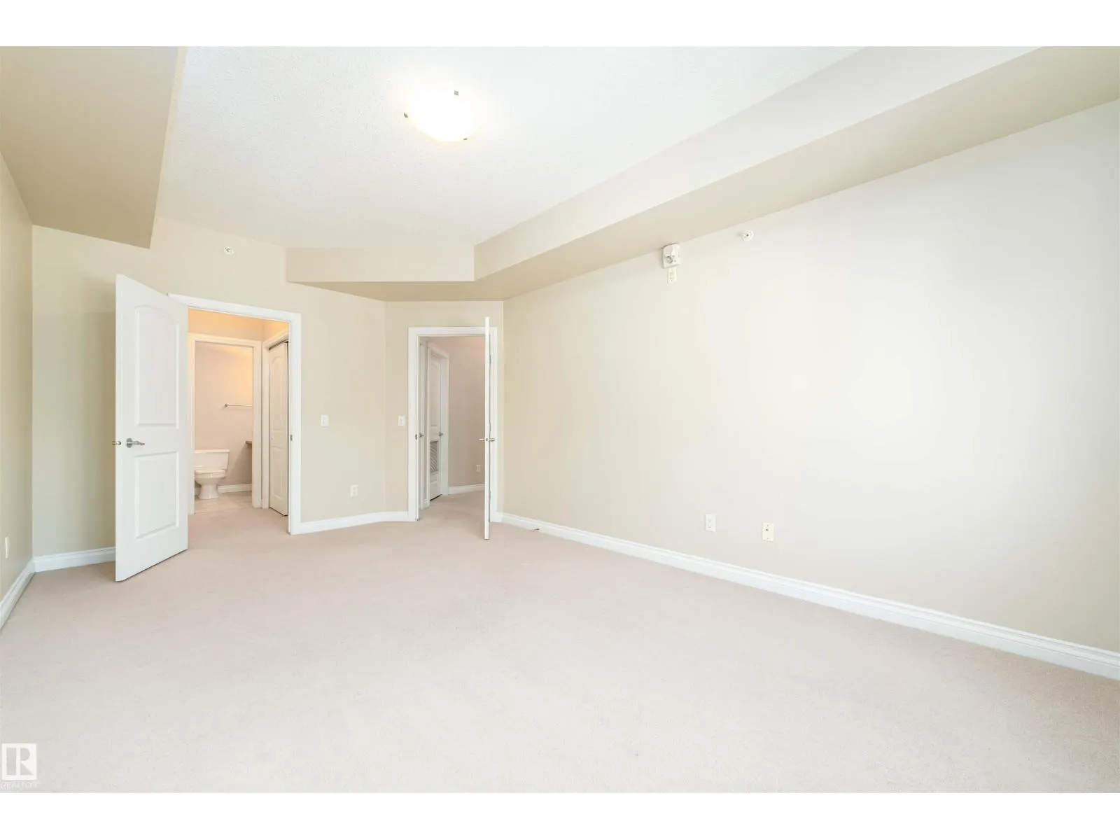 #419 12408 15 AV SW