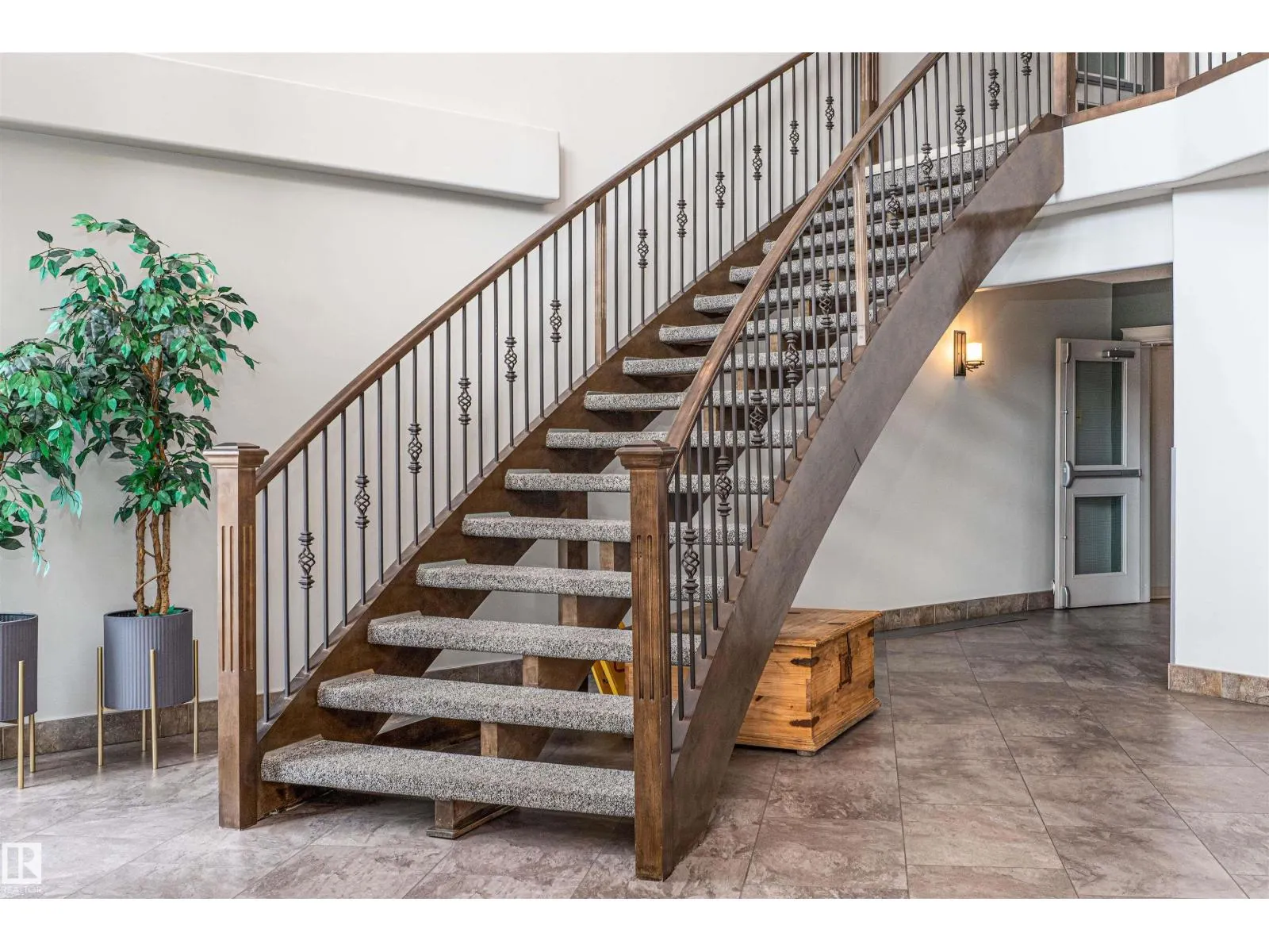 #419 12408 15 AV SW