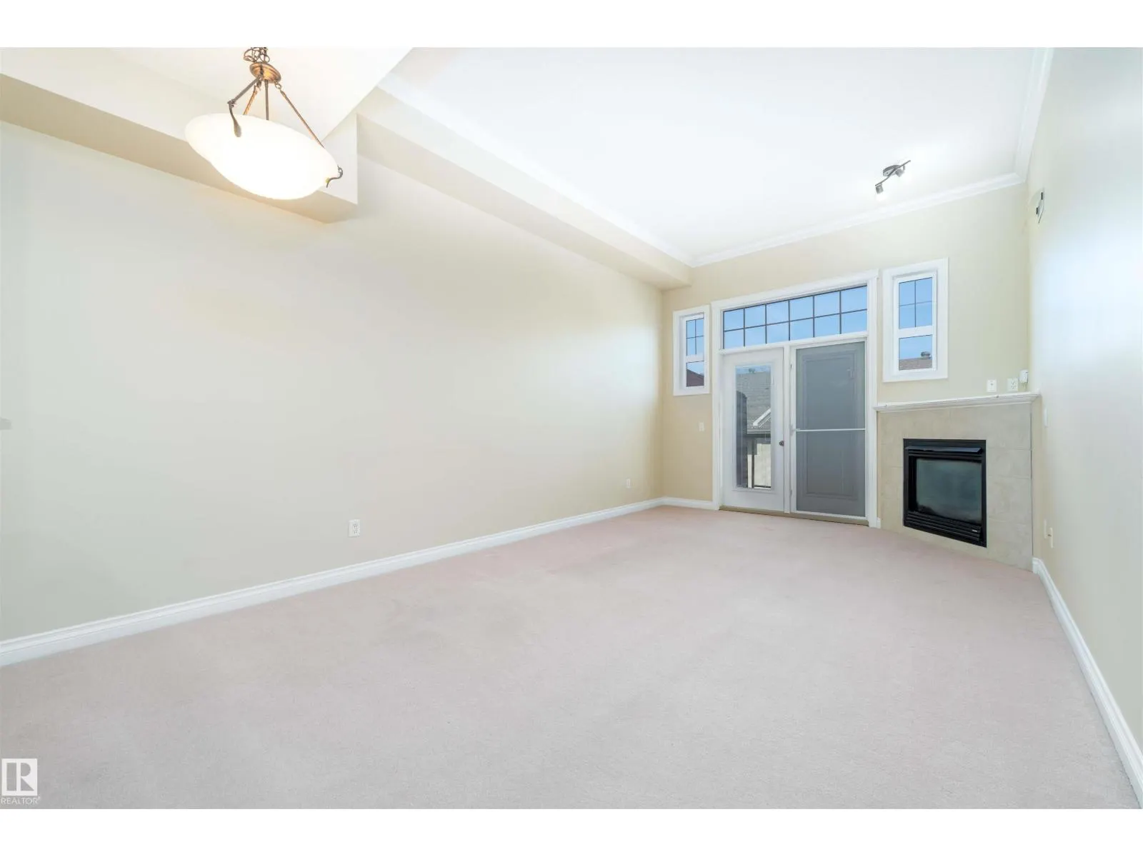 #419 12408 15 AV SW