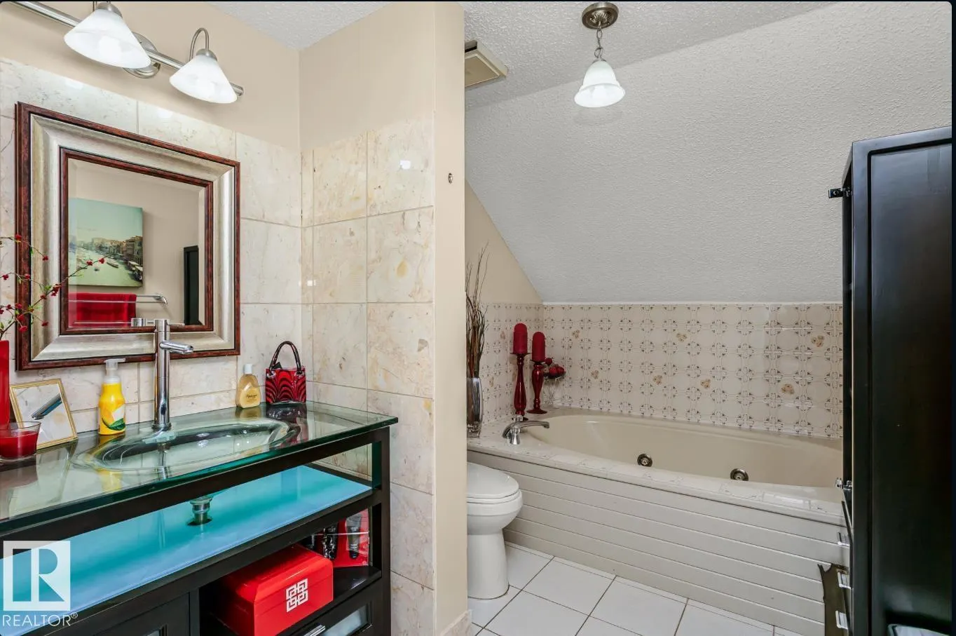53310 RR 221 229 Hunter’s Hill NW