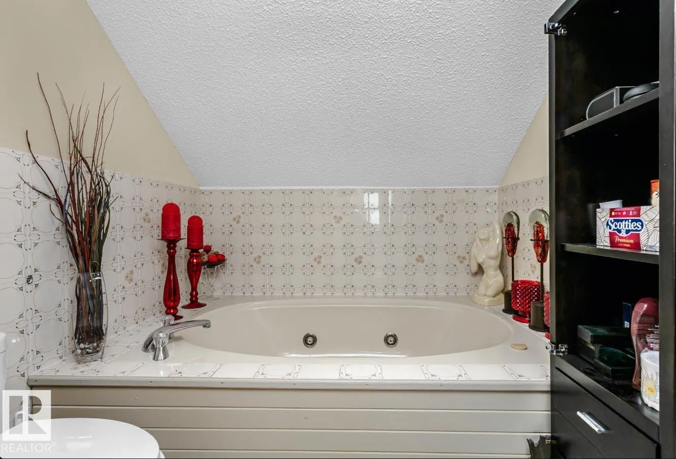 53310 RR 221 229 Hunter’s Hill NW