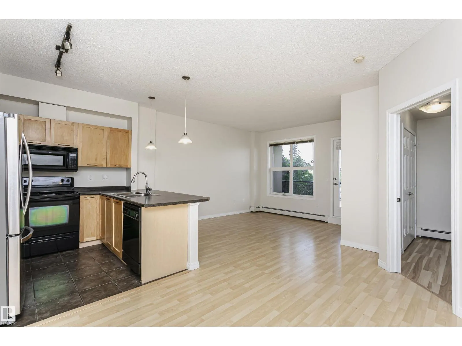 #1-307 4245 139 AV NW