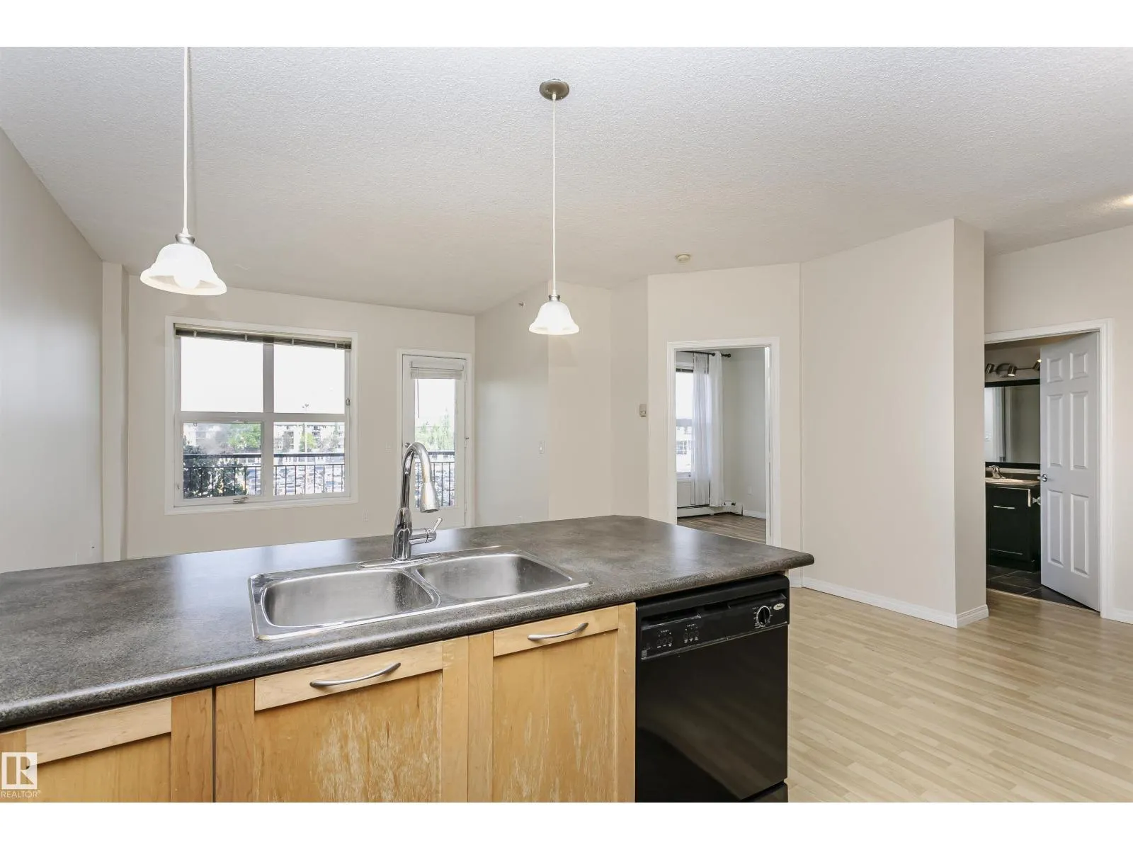 #1-307 4245 139 AV NW
