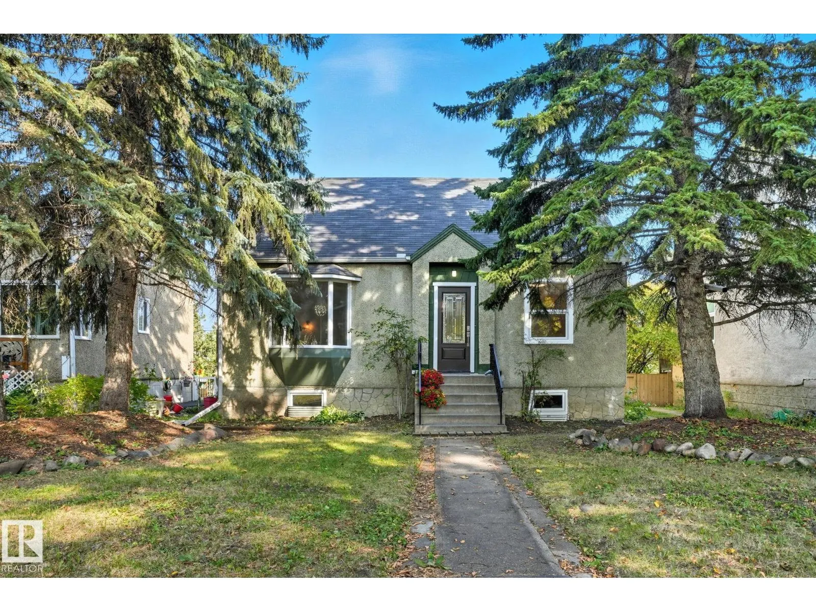 11222 71 AV NW