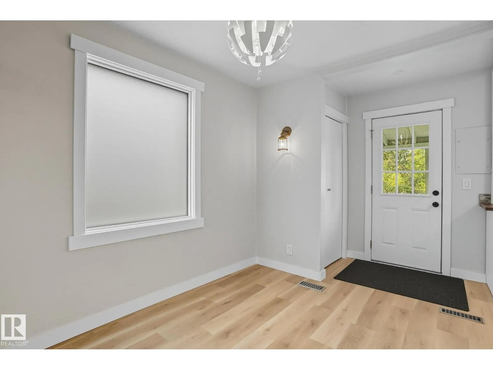 11222 71 AV NW
