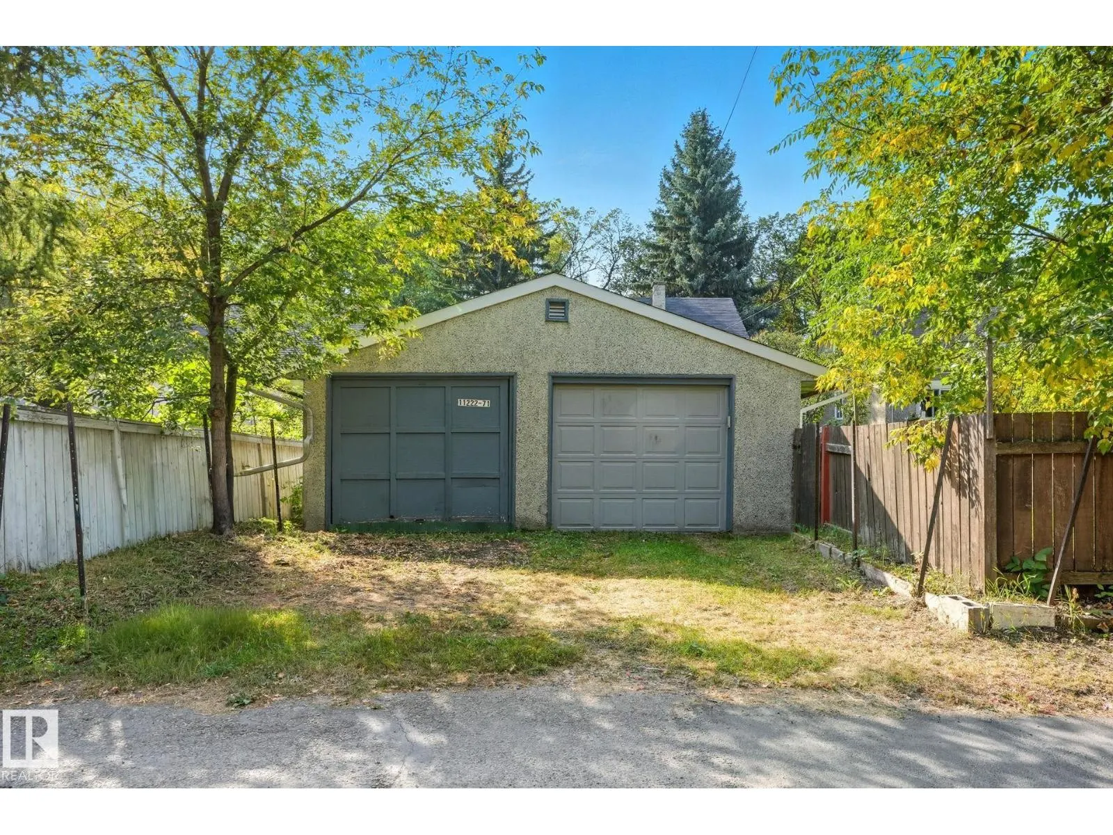 11222 71 AV NW