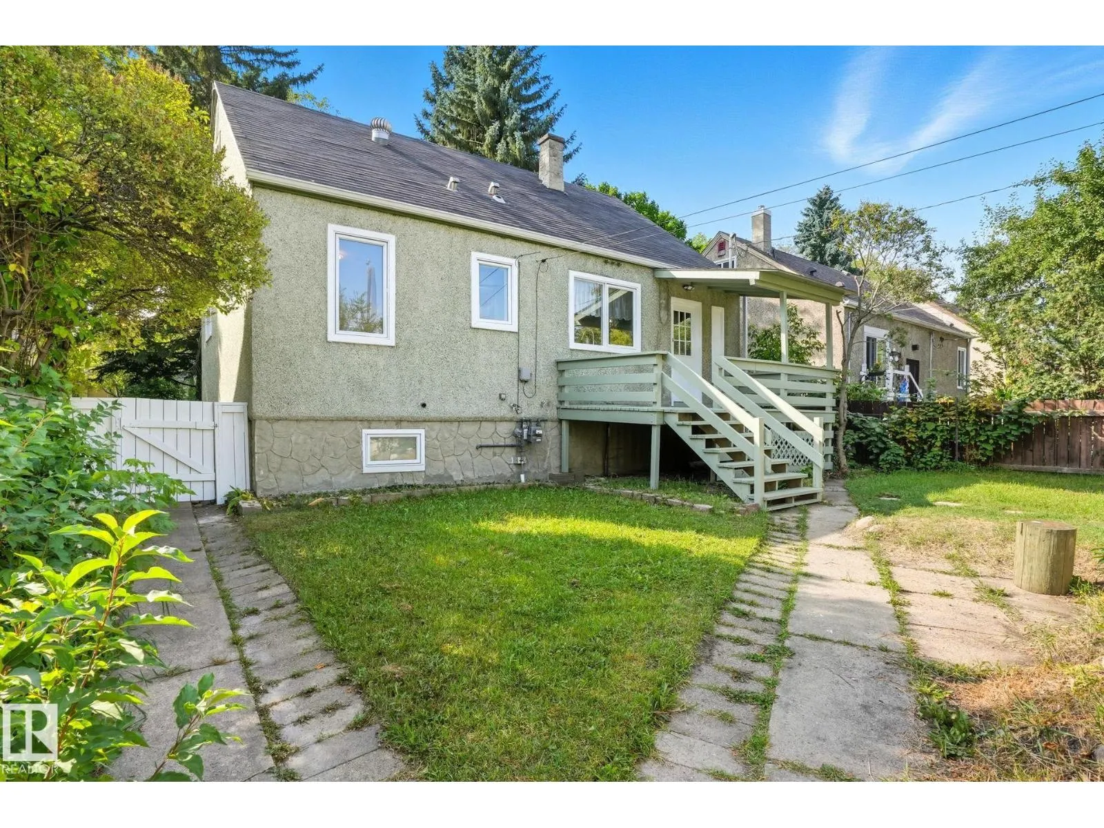 11222 71 AV NW